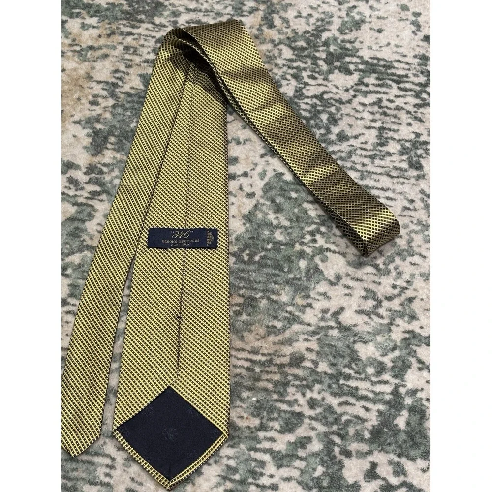 BROOKS BROTHERS MEN'S TIE YELLOW/GEOMETRIC Width: 3.75